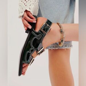 Free People MUTMA
Kaita Buckle Sandals - Green